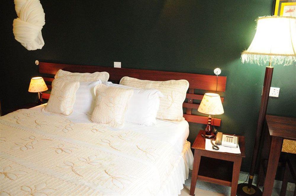 Silver Springs Hotel Кампала Экстерьер фото