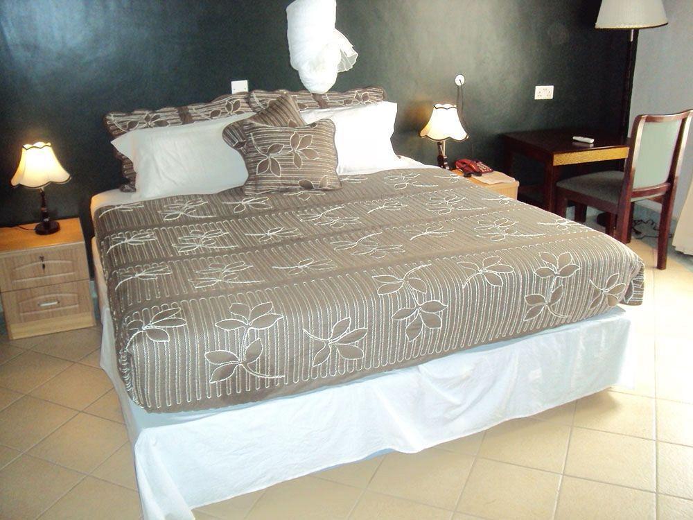 Silver Springs Hotel Кампала Экстерьер фото