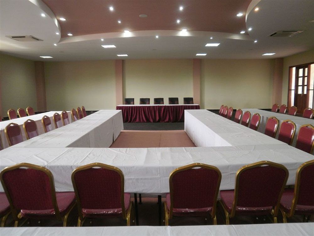 Silver Springs Hotel Кампала Экстерьер фото