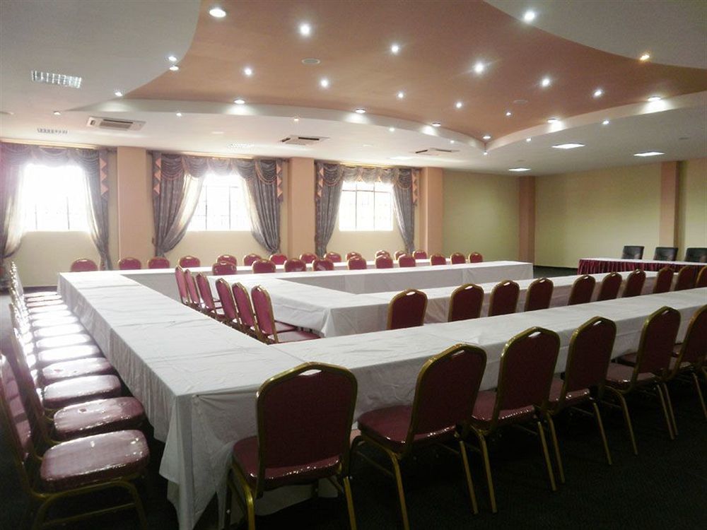 Silver Springs Hotel Кампала Экстерьер фото