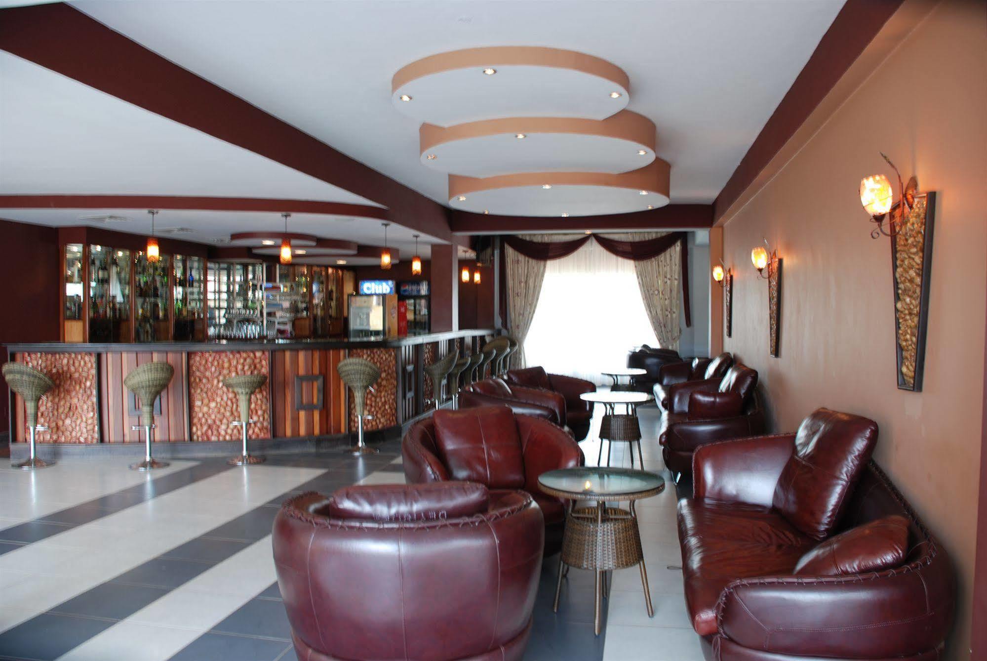 Silver Springs Hotel Кампала Экстерьер фото