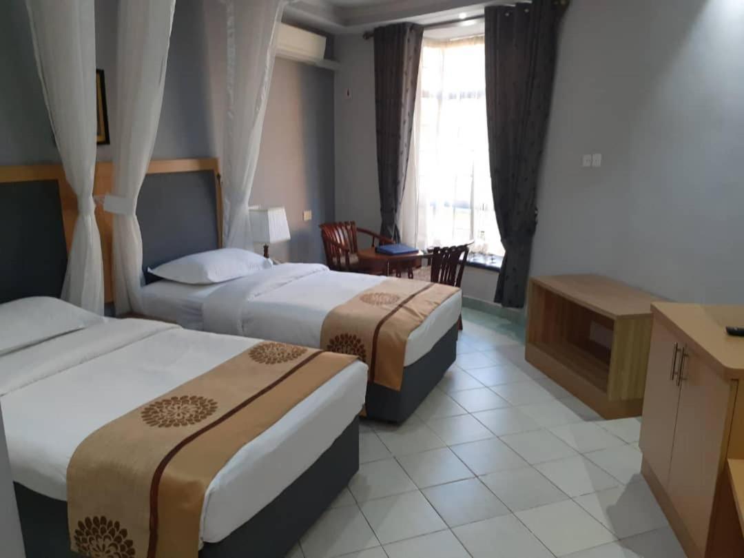 Silver Springs Hotel Кампала Экстерьер фото