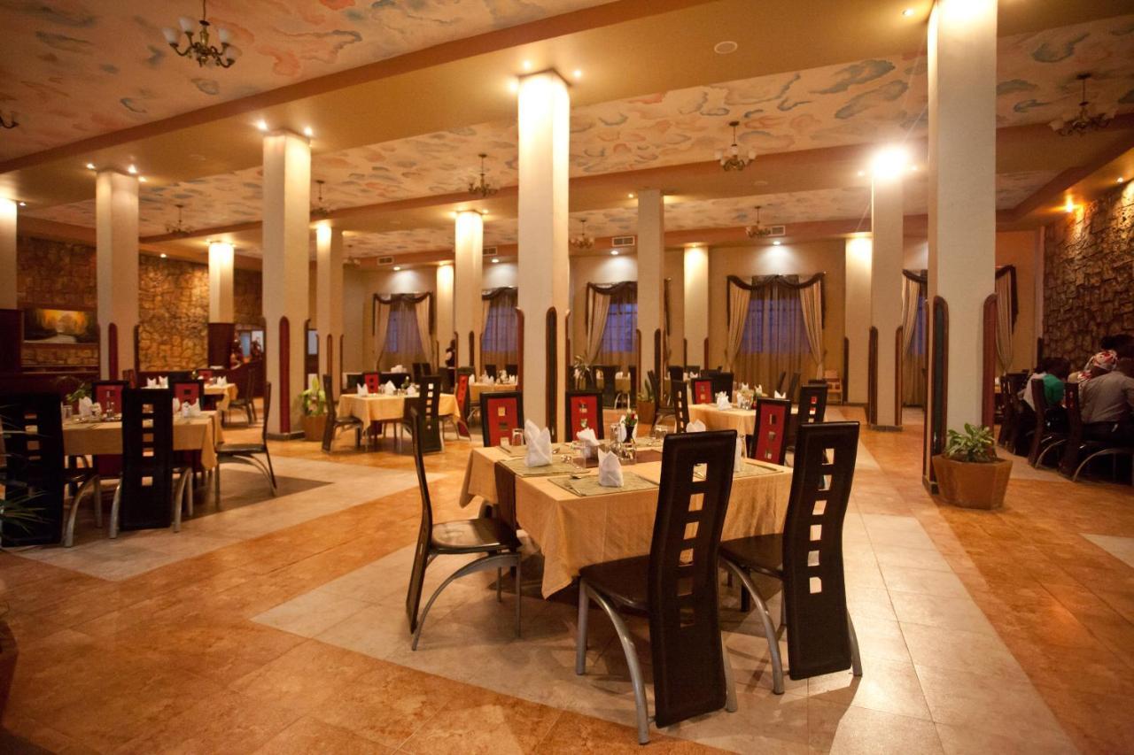 Silver Springs Hotel Кампала Экстерьер фото